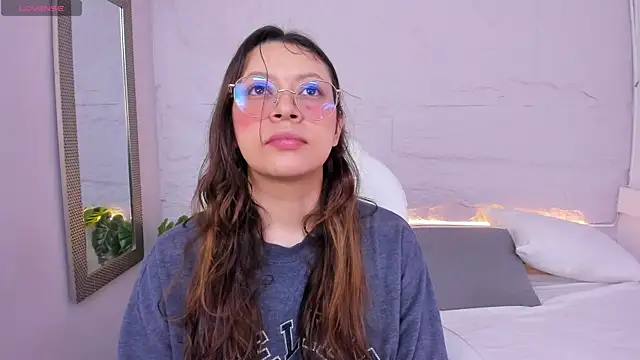 Snapshot of lanna_18_ chatting on 06/25/26, 11:37 lanna 18 online show from 06/25/26, 11:37
