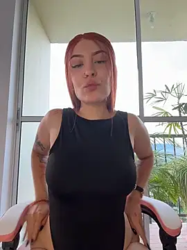 alesziarose  online show from 04/12/26, 10:48