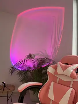 alesziarose  online show from 05/10/26, 10:48