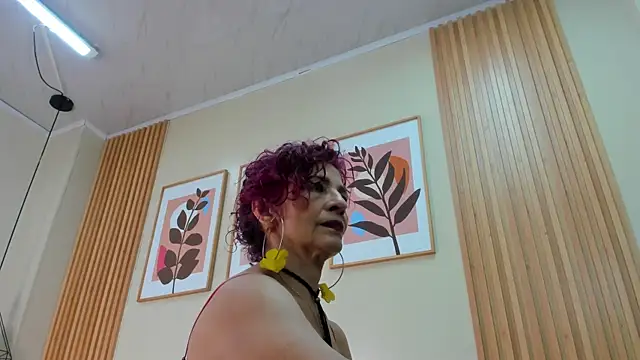 Dalila Najjar  online show from 01/13/26, 02:22