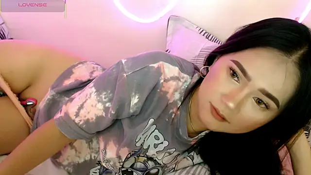 Snapshot of simplykhate chatting on 07/25/26, 02:42 simplykhate online show from 07/25/26, 02:42