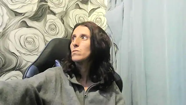  wolfxsnowy  online show from 06/03/26, 08:47