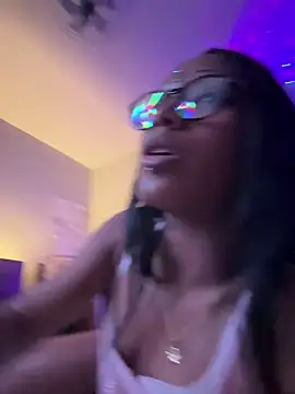 xouniq online show from 03/18/26, 12:25