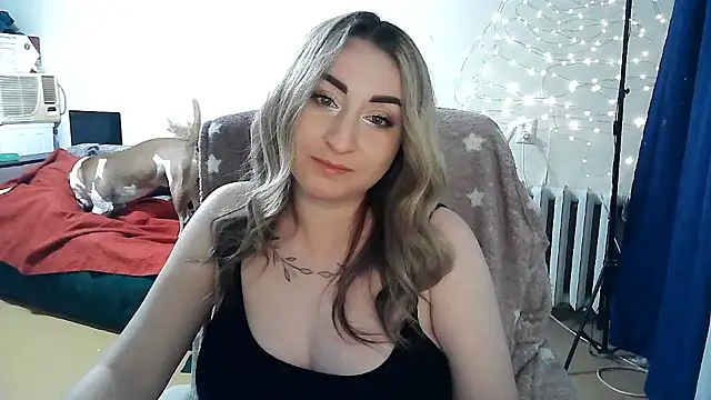 Snapshot of FoxyAnn12 chatting on 04/09/26, 01:27 FoxyAnn12 online show from 04/09/26, 01:27
