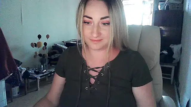 Snapshot of FoxyAnn12 chatting on 06/29/26, 11:21 FoxyAnn12 online show from 06/29/26, 11:21