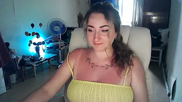 Snapshot of FoxyAnn12 chatting on 07/03/26, 01:06 FoxyAnn12 online show from 07/03/26, 01:06