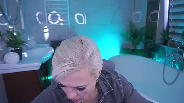 CrystalVibe online show from 04/15/26, 05:47