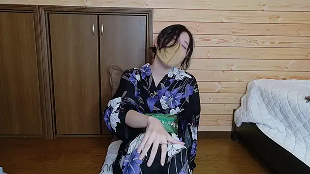 Snapshot of minami_room chatting on 06/06/26, 05:12 minami room online show from 06/06/26, 05:12