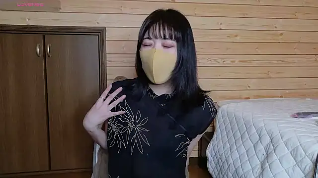Snapshot of minami_room chatting on 06/18/26, 12:31 minami room online show from 06/18/26, 12:31