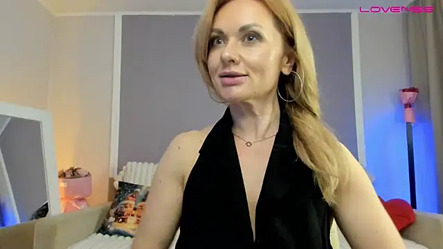 Monika-peach online show from 03/21/26, 10:24