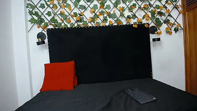 vsamanthaper1 online show from 04/10/26, 08:02