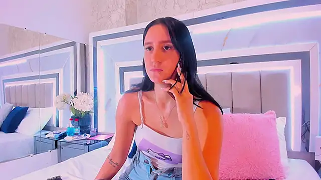 IsaBlue online show from 02/14/26, 01:52