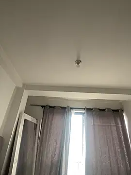 Snapshot of Violett_hott_ chatting on 05/26/26, 12:23 Violett hott online show from 05/26/26, 12:23