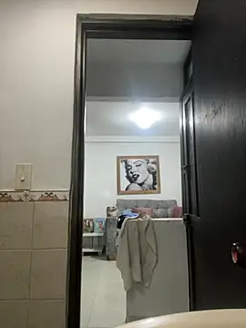 Snapshot of Violett_hott_ chatting on 05/28/26, 11:29 Violett hott online show from 05/28/26, 11:29