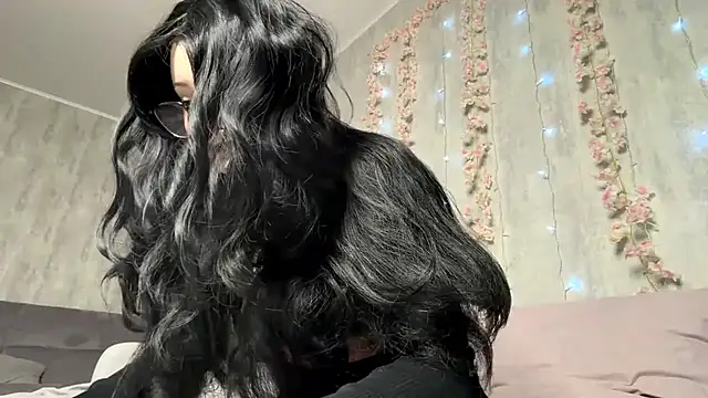 pinkfondnes online show from 03/04/26, 08:48