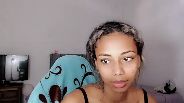 Snapshot of linda_brown_ chatting on 05/07/26, 12:21 linda brown online show from 05/07/26, 12:21