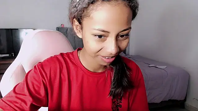 Snapshot of linda_brown_ chatting on 05/15/26, 12:34 linda brown online show from 05/15/26, 12:34