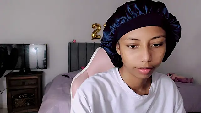 Snapshot of linda_brown_ chatting on 06/05/26, 12:22 linda brown online show from 06/05/26, 12:22