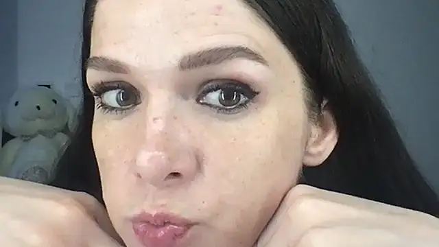 Snapshot of Little_Mia_Secret chatting on 07/19/26, 01:37 Little Mia Secret online show from 07/19/26, 01:37