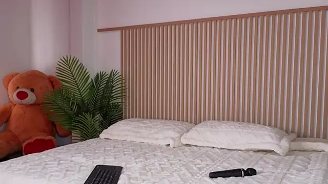 lia corner online show from 01/13/26, 07:30