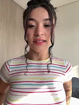 crystal dlun online show from 04/21/26, 08:44