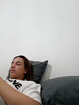 ofjuliaa online show from 03/17/26, 10:07