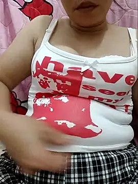 linhha23 online show from 03/24/26, 06:18