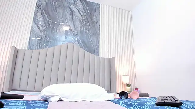 Elaine Stark online show from 01/11/26, 03:44