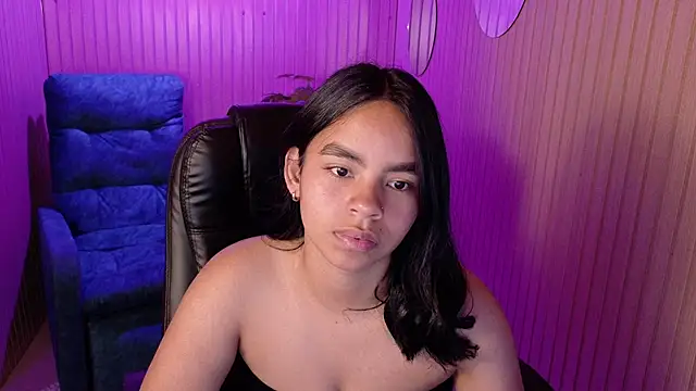 SofiaMante  online show from 04/22/26, 09:38