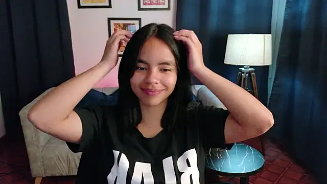 Snapshot of SofiaMante_ chatting on 05/15/26, 12:39 SofiaMante online show from 05/15/26, 12:39