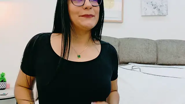 Snapshot of AlmaRose_ chatting on 05/01/26, 12:54 AlmaRose online show from 05/01/26, 12:54