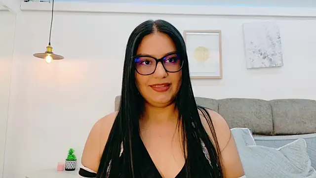 Snapshot of AlmaRose_ chatting on 05/07/26, 01:05 AlmaRose online show from 05/07/26, 01:05