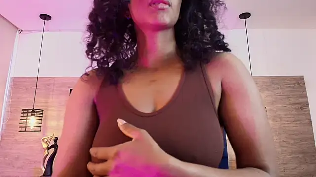 Snapshot of Ellie-Alves chatting on 07/15/26, 01:49 Ellie-Alves online show from 07/15/26, 01:49