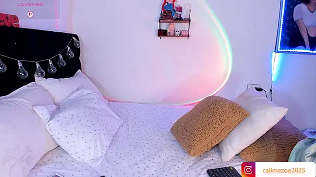 Snapshot of zoe_siren chatting on 02/07/26, 12:14 zoe siren online show from 02/07/26, 12:14