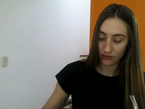 Noracherry online show from 02/05/26, 11:37