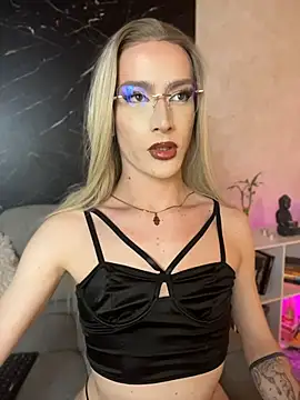 Snapshot of Alana_Stone chatting on 07/22/26, 08:00 Alana Stone online show from 07/22/26, 08:00