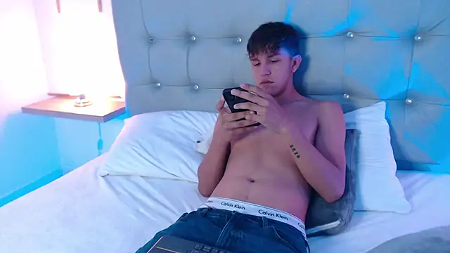 Snapshot of johnny_blake_ chatting on 01/13/26, 06:46 johnny blake online show from 01/13/26, 06:46