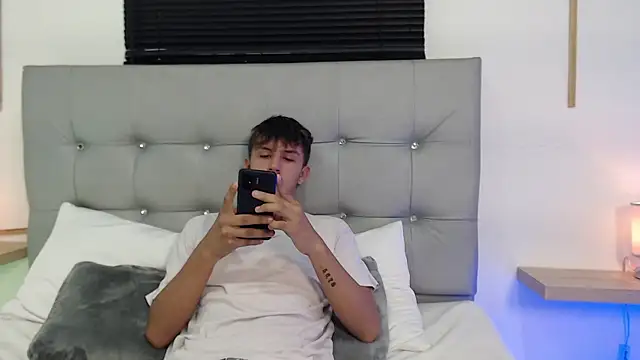 Snapshot of johnny_blake_ chatting on 01/19/26, 12:03 johnny blake online show from 01/19/26, 12:03