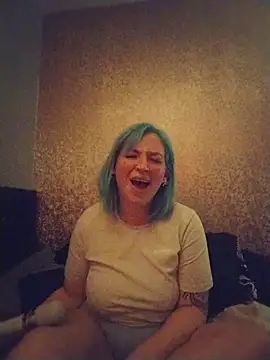 Snapshot of mommamilf69 chatting on 01/11/26, 12:59 mommamilf69 online show from 01/11/26, 12:59