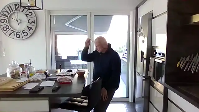 Helinetrav online show from 02/25/26, 08:57