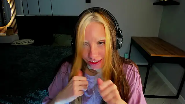 Snapshot of Elizaveta_Brown chatting on 02/04/26, 08:14 Elizaveta Brown online show from 02/04/26, 08:14