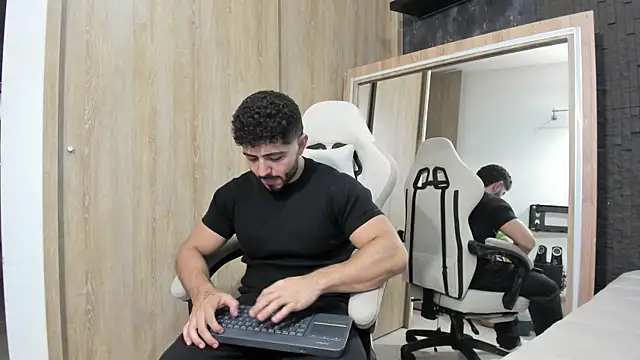 Thiago moretti online show from 07/18/26, 03:33