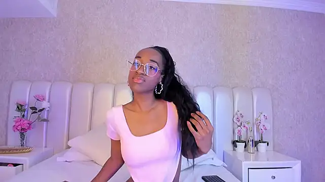 Julianiita  online show from 02/14/26, 01:30