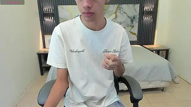 Dark Desiree18 online show from 02/04/26, 12:00