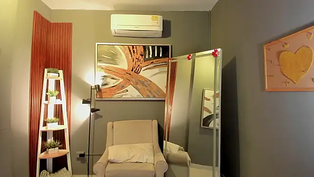 ailann  online show from 03/25/26, 07:42