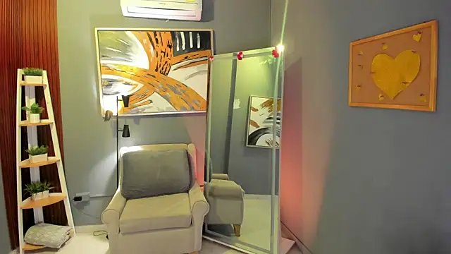 ailann  online show from 04/07/26, 07:36