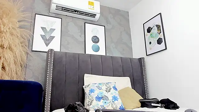 Anikka Albrite  online show from 01/16/26, 01:26