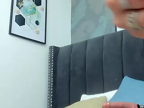 Anikka Albrite  online show from 03/26/26, 01:17