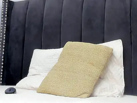 Anikka Albrite  online show from 04/07/26, 01:33