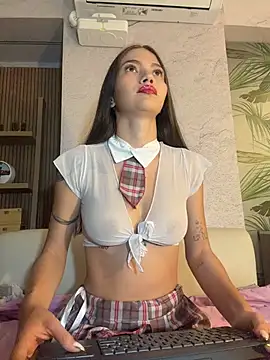 EmmaJhoons online show from 02/25/26, 12:04